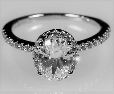 Laveda 1.3ct  Oval Halo Solitaire Engagement Ring | 2.3ct