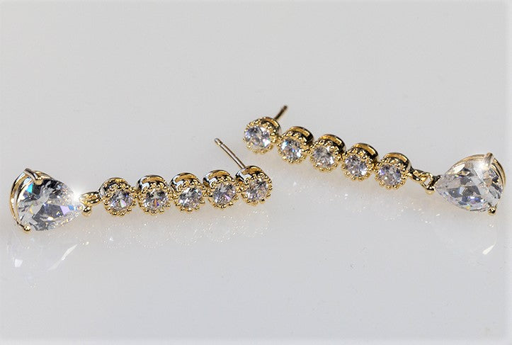 Paige Pear Drop Linear Gold Earrings | 2.5ct